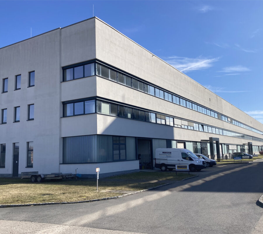 halle-4